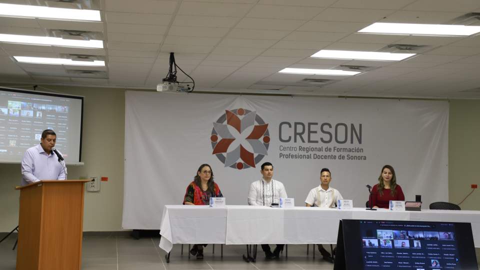 Comunidad educativa analiza y reflexiona sobre el impacto de la tecnología en la docencia