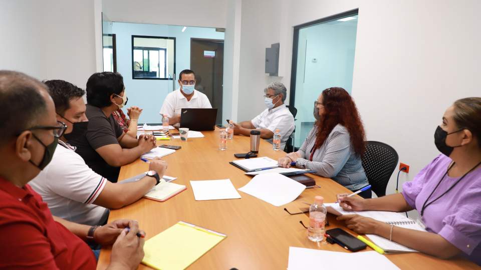 Creson e ISEA avanzan en proyecto contra el rezago educativo