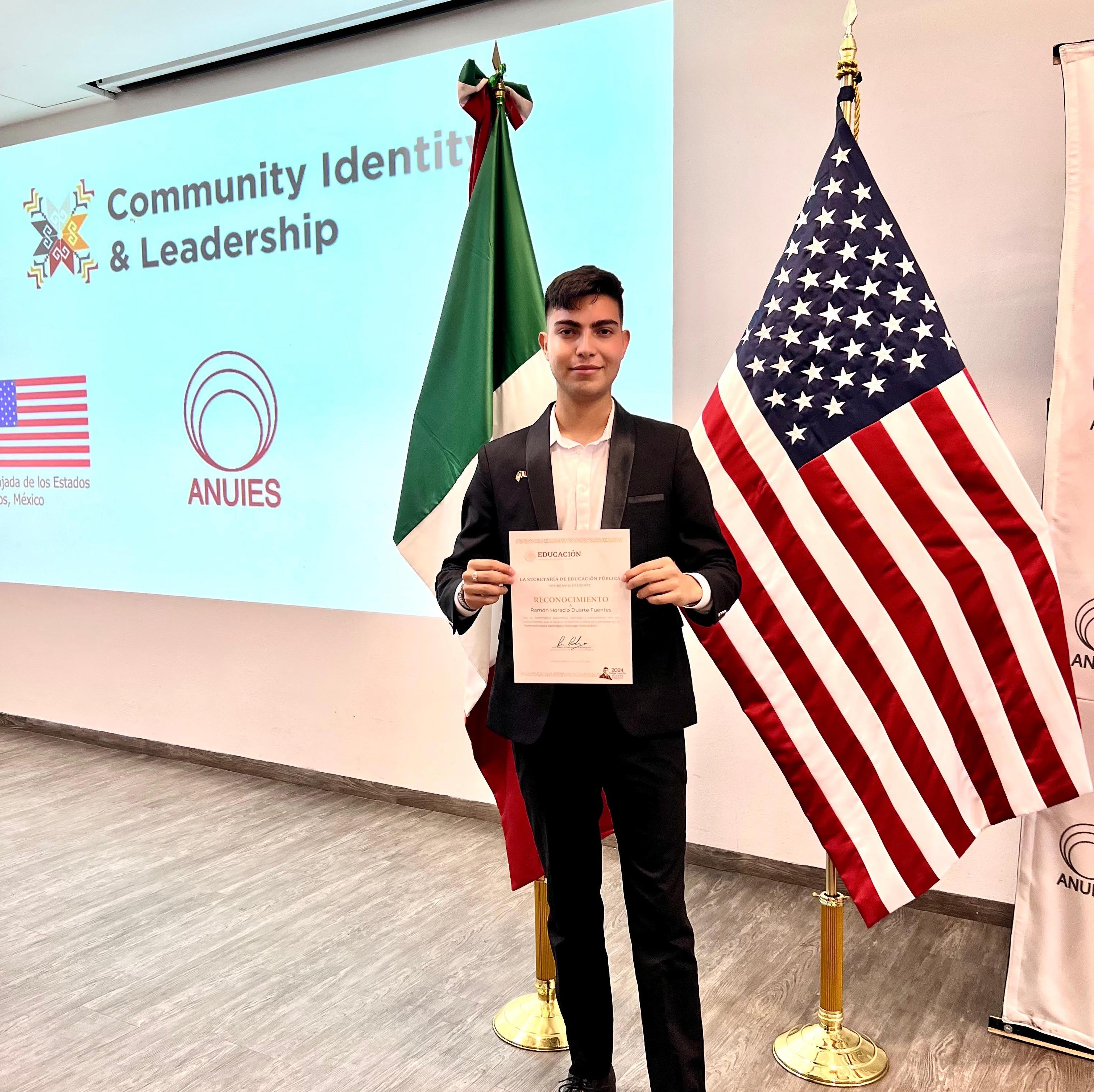 Horacio, alumno de la ENSN, vive experiencia multicultural en seminario sobre liderazgo en Nuevo México