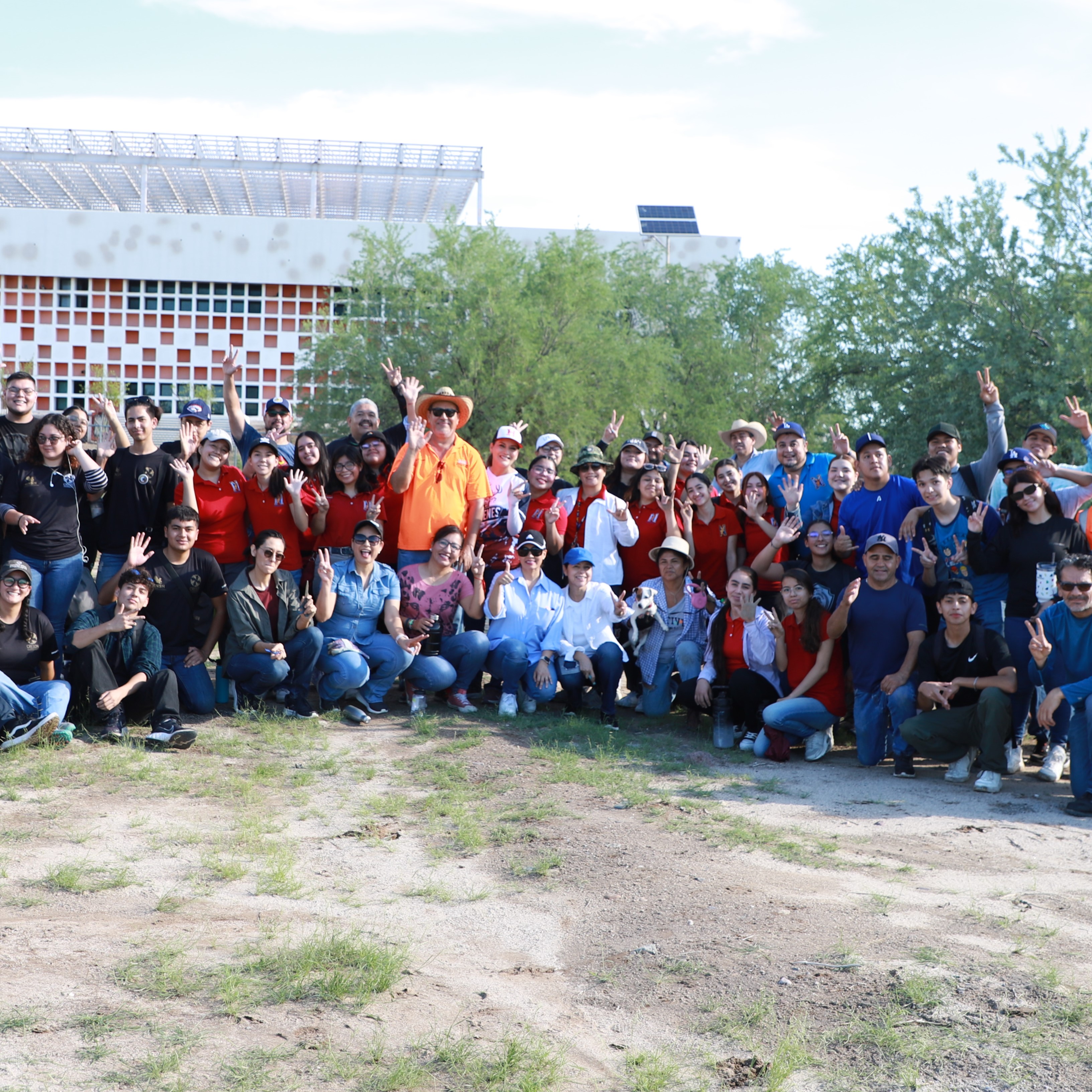 Estudiantes y personal del Creson realizan jornada de reforestación