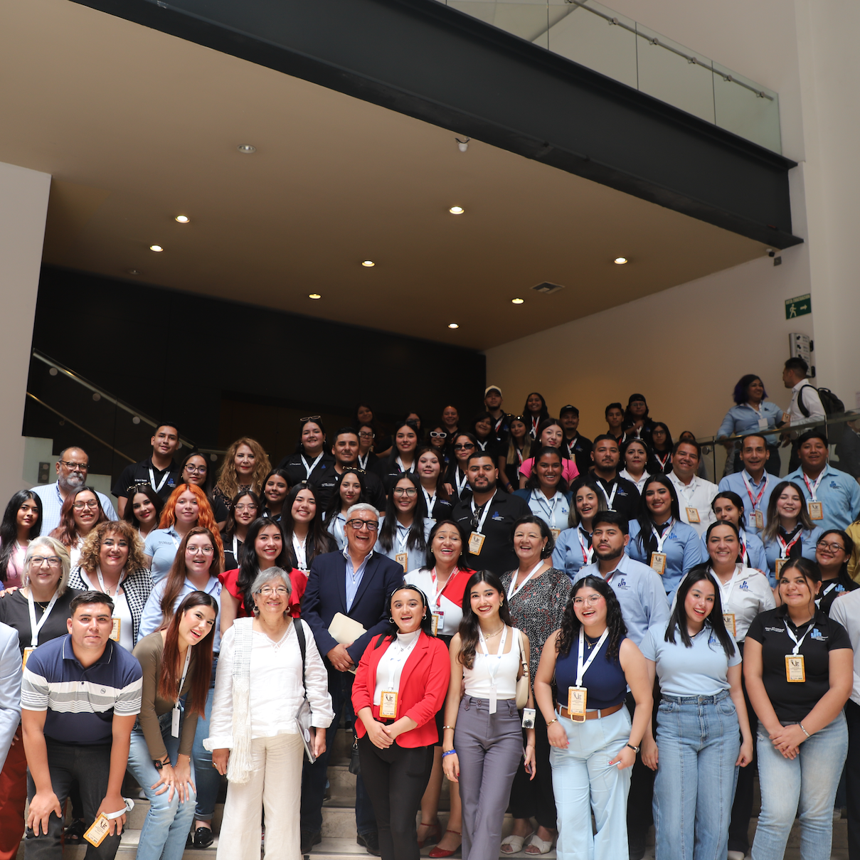 Destacan estudiantes sonorenses en foro regional sobre intervención educativa